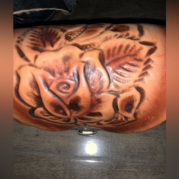 VINTAGE HANDMADE TOOLED LEATHER SMALL PURSE - Picture 3 of 9